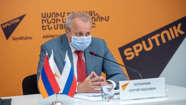 Посол России в Армении Сергей Копыркин во время онлайн пресс-конференции (11 июня 2020). Еревaн Посол России в Армении Сергей Копыркин во время онлайн пресс-конференции (11 июня 2020). Еревaн - Sputnik Армения