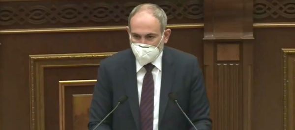 Премьер-министр Никол Пашинян на специальном заседании правительства по вопросу продления чрезвычайного положения (12 июня 2020). Еревaн - Sputnik Արմենիա
