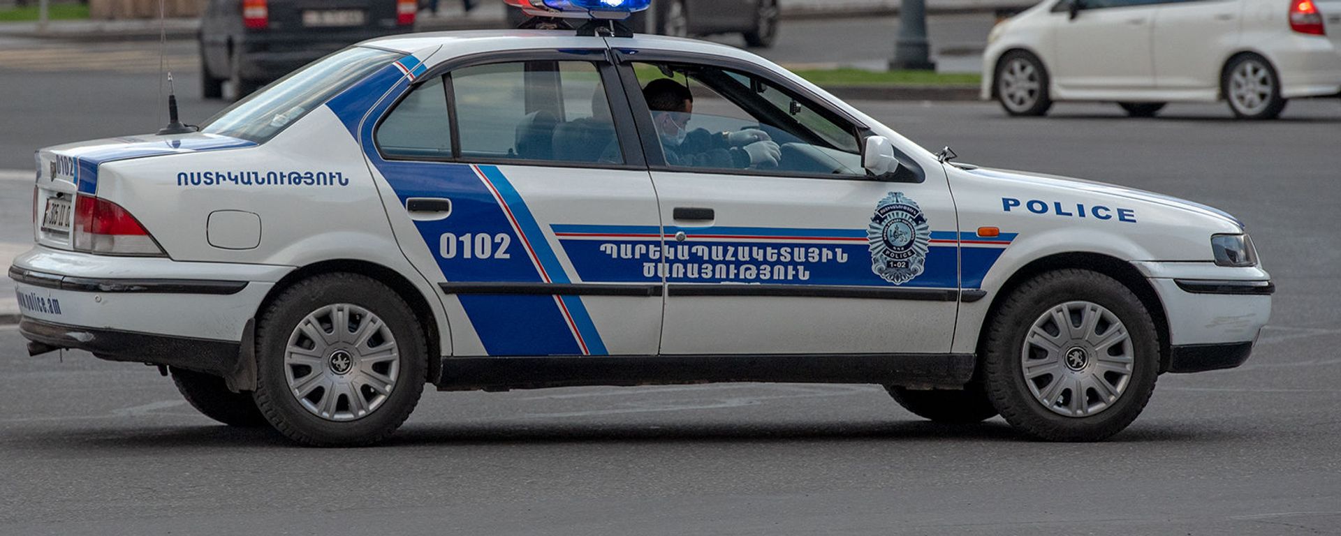 Полицейский автомобиль на площади Республики Полицейский автомобиль на площади Республики - Sputnik Արմենիա, 1920, 09.02.2021