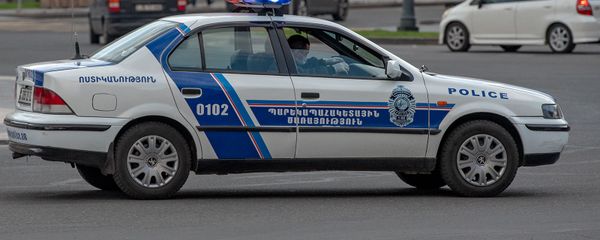 Полицейский автомобиль на площади Республики - Sputnik Армения