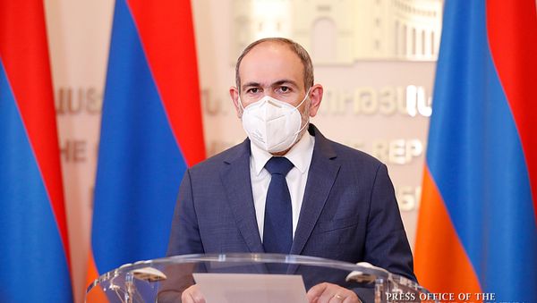 Премьер-министр Никол Пашинян во время брифинга (13 июня 2020). Еревaн - Sputnik Արմենիա