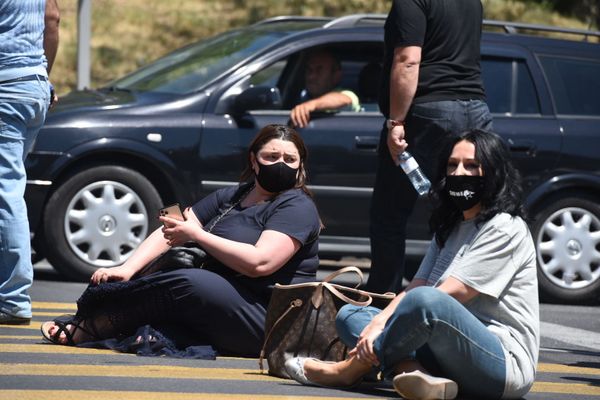  Протест у здания СНБ, где проходит допрос Гагика Царукяна (14 июня 2020). Еревaн - Sputnik Армения