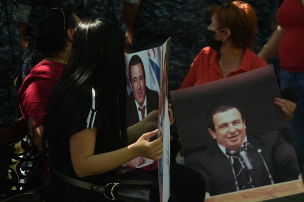 Протест у здания СНБ, где проходит допрос Гагика Царукяна (14 июня 2020). Еревaн - Sputnik Армения