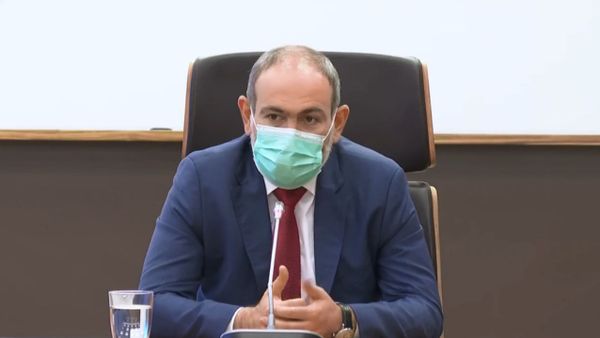 Премьер-министр Никол Пашинян представляет новоизбранного председателя ЦБ Мартина Галстяна (15 июня 2020). Еревaн Премьер-министр Никол Пашинян представляет новоизбранного председателя ЦБ Мартина Галстяна (15 июня 2020). Еревaн - Sputnik Армения