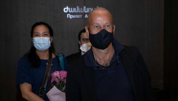 Команда врачей из Франции прибыла в Армению для борьбы с коронавирусом Команда врачей из Франции прибыла в Армению для борьбы с коронавирусом - Sputnik Արմենիա