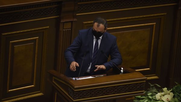 Генеральный прокурор Артур Давтян на заседании Парламента по вопросу лишения Гагика Царукяна депутатской неприкосновенности (16 июня 2020). Еревaн Генеральный прокурор Артур Давтян на заседании Парламента по вопросу лишения Гагика Царукяна депутатской неприкосновенности (16 июня 2020). Еревaн - Sputnik Армения