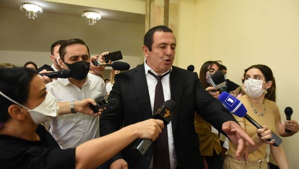 Гагик Царукян на заседании Парламента по вопросу лишения Гагика Царукяна депутатской неприкосновенности (16 июня 2020). Еревaн Гагик Царукян на заседании Парламента по вопросу лишения Гагика Царукяна депутатской неприкосновенности (16 июня 2020). Еревaн - Sputnik Արմենիա