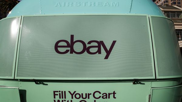 Логотип eBay на машине - Sputnik Армения