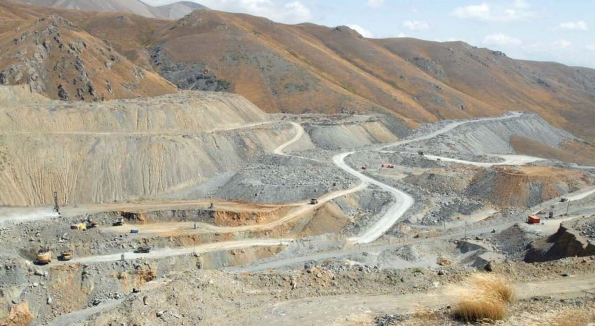 Ոսկին կիսել թշնամու հետ. ինչպես են ապրում Սոթքի հանքի աշխատակիցներն ու գյուղի բնակիչները - Sputnik Արմենիա, 1920, 17.04.2021