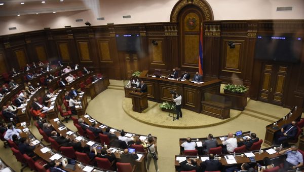 Гагик Царукян после выступления на заседании Парламента (16 июня 2020). Еревaн Гагик Царукян после выступления на заседании Парламента (16 июня 2020). Еревaн - Sputnik Армения