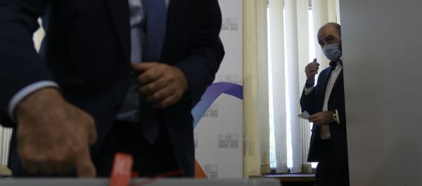 Голосование депутатов Парламента по вопросу лишения Гагика Царукяна депутатской неприкосновенности (16 июня 2020). Еревaн - Sputnik Армения