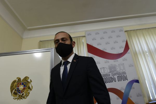 ԱԺ նախագահ Արարատ Միրզոյանը Գագիկ Ծառուկյանին անձեռնմխելիությունից զրկելու քվերակությանը - Sputnik Արմենիա