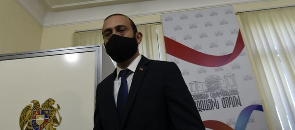  Арарат Мирзоян во время голосования Парламента по вопросу лишения Гагика Царукяна депутатской неприкосновенности (16 июня 2020). Еревaн - Sputnik Արմենիա
