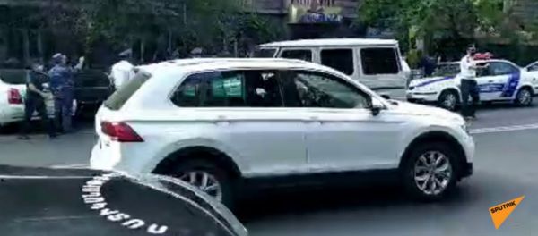 События у здания СНБ после заседания Парламента (16 июня 2020). Еревaн События у здания СНБ после заседания Парламента (16 июня 2020). Еревaн - Sputnik Армения