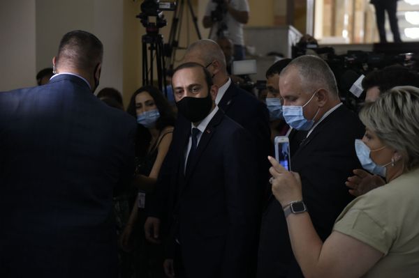 Председатель Парламента Арарат Мирзоян после заседания по вопросу лишения Гагика Царукяна депутатской неприкосновенности (16 июня 2020). Еревaн Председатель Парламента Арарат Мирзоян после заседания по вопросу лишения Гагика Царукяна депутатской неприкосновенности (16 июня 2020). Еревaн - Sputnik Армения