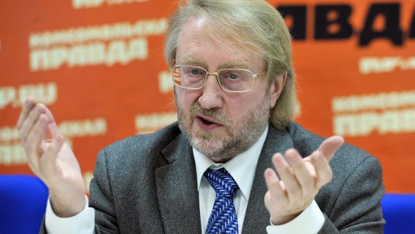 Глава Федерального Центра профилактики и борьбы со СПИДом, член-корреспондент РАМН, профессор Вадим Покровский во время пресс-конференции (30 ноября 2011). Москвa - Sputnik Армения