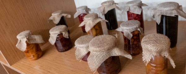 Домашние консервы в гастродворике Айка Степаняна в Арени - Sputnik Армения