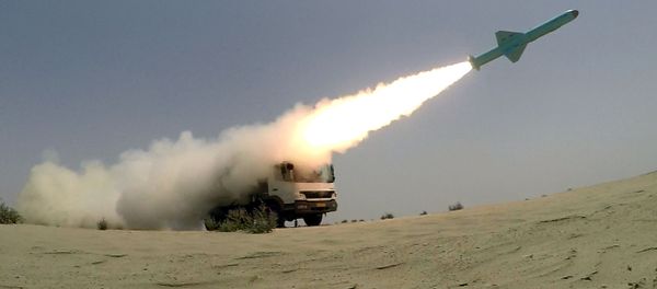 Пуск крылатых ракет иранскими военными в Оманском заливе Пуск крылатых ракет иранскими военными в Оманском заливе - Sputnik Армения