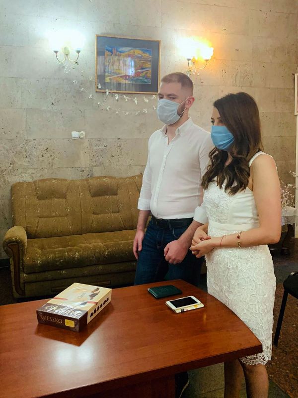 Դիմակով հարսնացու, անկոստյում փեսացու, օնլայն հյուրեր. «կորոնավիրուսային» հարսանիքները - Sputnik Արմենիա