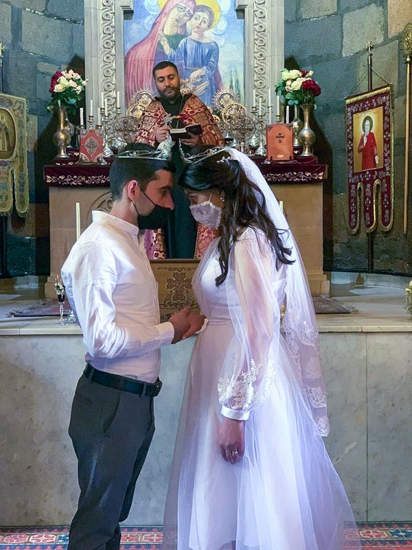 Դիմակով հարսնացու, անկոստյում փեսացու, օնլայն հյուրեր. «կորոնավիրուսային» հարսանիքները - Sputnik Արմենիա