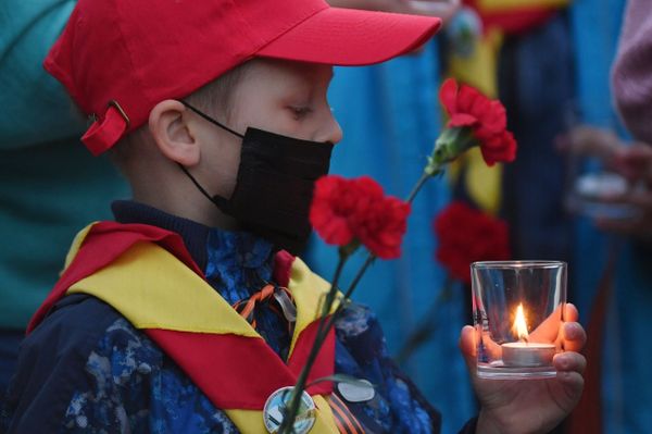 Юный участник во время проведения акции Вахта памяти - Sputnik Армения