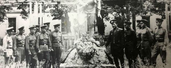 Памятник герою ВОВ Макару Степаняну - Sputnik Армения