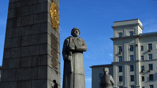 Обелиск Москва - Город-Герой на площади Дорогомиловская застава в Москве - Sputnik Армения