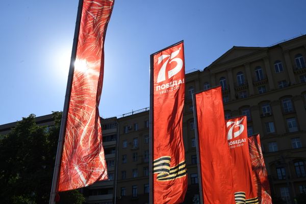 Флаги с логотипом Победа-75 на Пушкинской площади в Москве Флаги с логотипом Победа-75 на Пушкинской площади в Москве - Sputnik Армения