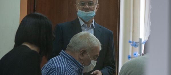 Юрий Хачатуров и Сейран Оганян входят в зал суда перед началом заседания по делу 1 марта (23 июня 2020). Еревaн - Sputnik Արմենիա