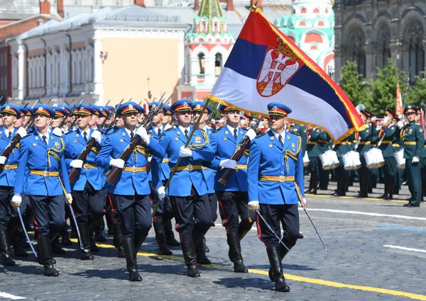 Парадный расчет армии Сербии во время военного парада Победы в Москве Парадный расчет армии Сербии во время военного парада Победы в Москве - Sputnik Армения
