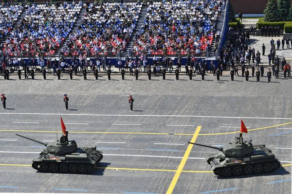 Танки Т-34-85 во время военного парада Победы Танки Т-34-85 во время военного парада Победы - Sputnik Армения