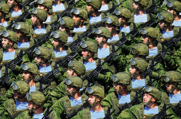 Военнослужащие парадных расчетов на параде Победы на Красной площади Военнослужащие парадных расчетов на параде Победы на Красной площади - Sputnik Армения