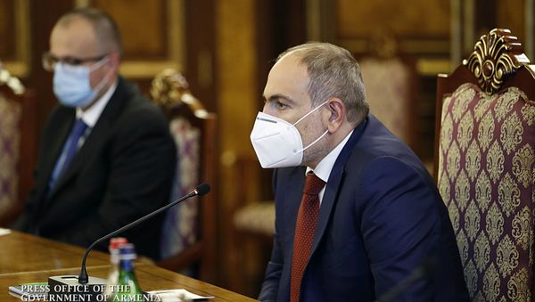 Премьер-министр Никол Пашинян принял главу миссии ВОЗ в Армении Мишеля Тьерена (24 июня 2020). Еревaн - Sputnik Армения