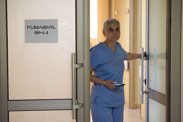 Выход в открытый вирус, или Несколько часов в армянской коронавирусной реанимации Выход в открытый вирус, или Несколько часов в армянской коронавирусной реанимации - Sputnik Армения
