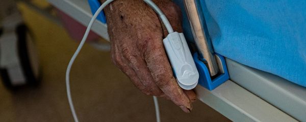 Пациент в реанимации медцентра Арташат - Sputnik Արմենիա