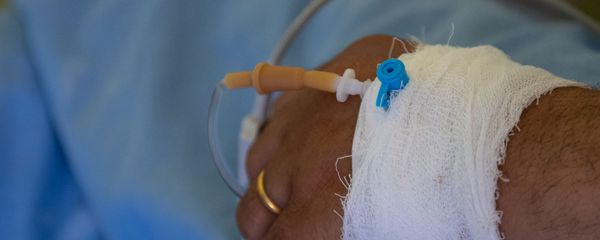 Пациент в реанимации медцентра Арташат - Sputnik Արմենիա