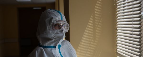 Сопровождающая корреспондентов Sputnik Армения медсестера медцентера Арташат Гаяне - Sputnik Արմենիա