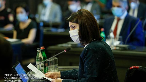 Министр труда и социальных вопросов Заруи Батоян на заседании правительства (25 июня 2020). Еревaн - Sputnik Армения