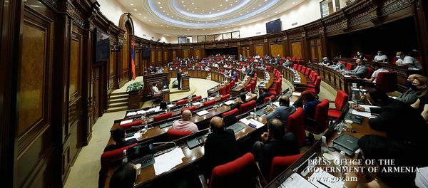 Выступление премьер-министра Никола Пашиняна в Национально собрании (25 июня 2020). Еревaн - Sputnik Армения
