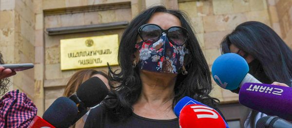Наира Зограбян у Конституционного Суда (26 июня 2020). Еревaн Наира Зограбян у Конституционного Суда (26 июня 2020). Еревaн - Sputnik Արմենիա