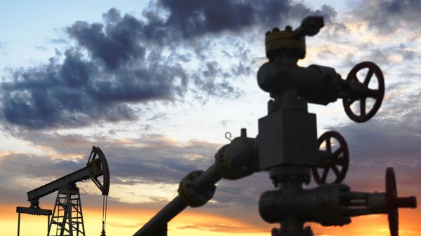 Нефтяная качалка на фоне заката - Sputnik Армения
