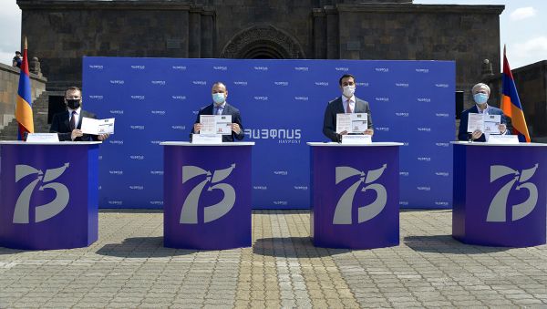 Новая марка, посвященная 75-летию победы в Великой Отечественной войне - Sputnik Արմենիա