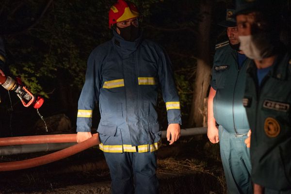 Есть вероятность нового возгорания: глава МЧС Армении на месте крупного пожара в Ереване Есть вероятность нового возгорания: глава МЧС Армении на месте крупного пожара в Ереване - Sputnik Армения