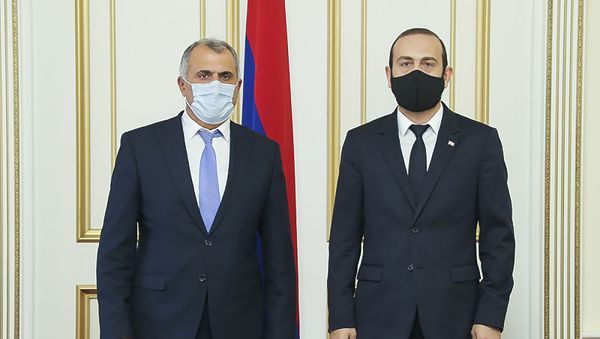 Встреча спикера парламента Арарата Мирзояна с исполняющим обязанности председателя Конституционного суда Ашота Хачатряна (27 июня 2020). Еревaн - Sputnik Армения