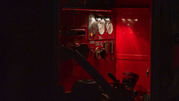 Автомобиль пожарной службы МЧС во время пожара в Цицернакаберде (26 июня 2020). Еревaн - Sputnik Армения