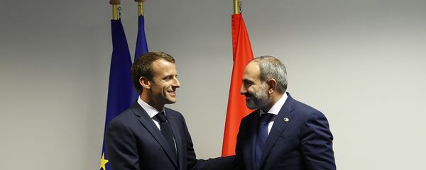 Встреча премьер-министра Армении Никола Пашиняна и Президента Франции Эммануэля Макрона в рамках саммита НАТО (11 июля 2018). Брюссель - Sputnik Արմենիա