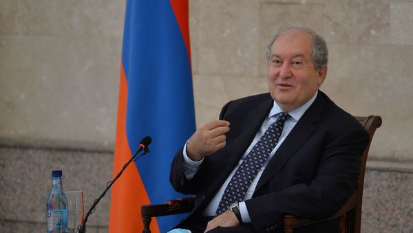 Президент Армен Саркисян принимает группу медработников из Литвы (30 июня 2020). Еревaн - Sputnik Արմենիա