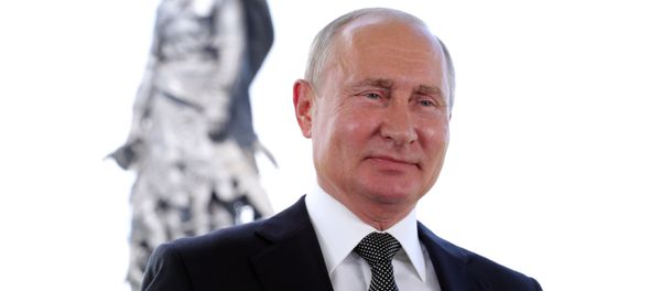 Президент РФ Владимир Путин во время обращения к гражданам России. Президент РФ Владимир Путин во время обращения к гражданам России. - Sputnik Армения