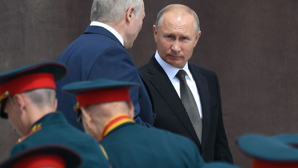 Президенты РФ Белоруссии Владимир Путин и Александр Лукашенко открыли Ржевский мемориал Советскому солдату (30 июня 2020). - Sputnik Армения