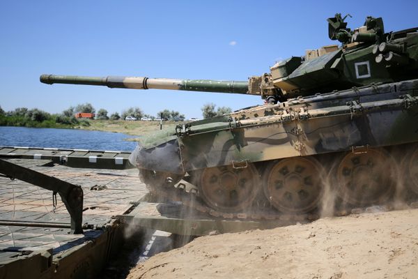 На пороге неизбежных перемен: что нужно армянской армии и что может предложить Россия? На пороге неизбежных перемен: что нужно армянской армии и что может предложить Россия? - Sputnik Армения